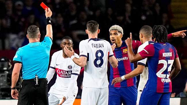 La dura respuesta de Araujo a compañero que lo criticó por su expulsión ante PSG