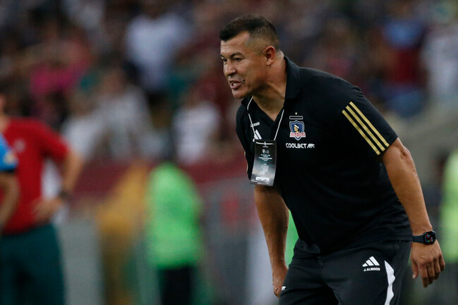El negativo récord que podría igualar Jorge Almirón si Colo Colo llega a perder con la UC