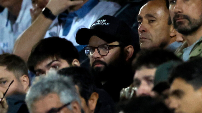 Ganó el Ministro: Presidente Boric vio la derrota de la UC en compañía de Jaime Pizarro