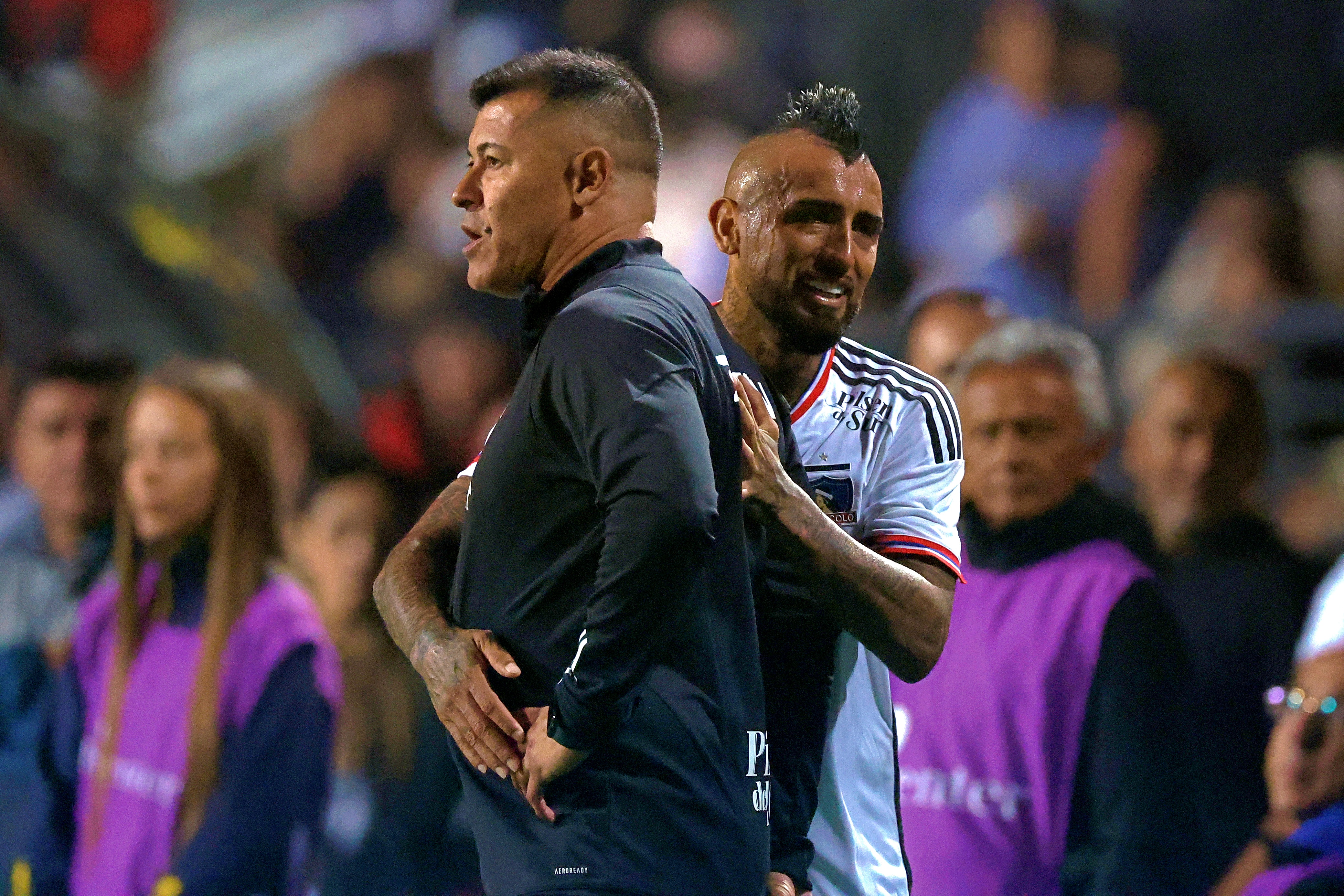 Jorge Almirón elogió a Arturo Vidal: “Representa mucho esta camiseta”