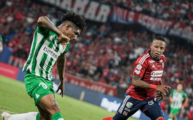 Jugador fue atacado con un cuchillo en pleno clásico colombiano