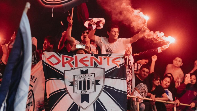 Hinchas de Alianza Lima armaron una fiesta en la previa del choque con Colo Colo