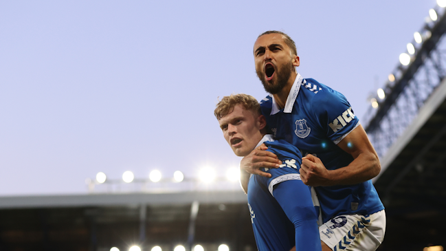 Everton castigó a Liverpool en Goodison Park y se acercó al objetivo de la permanencia