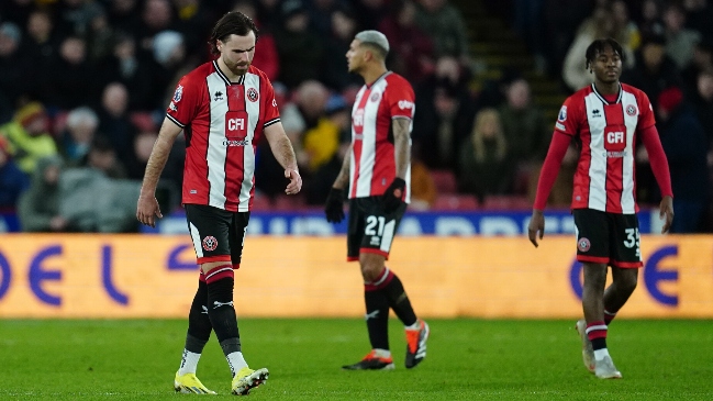 Fanáticos ingleses muestran su descontento con la Premier League