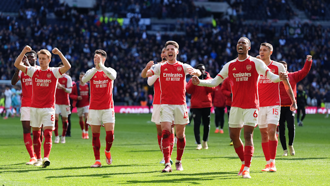 Arsenal superó en partidazo a Tottenham y sigue firme como puntero en la carrera por el título