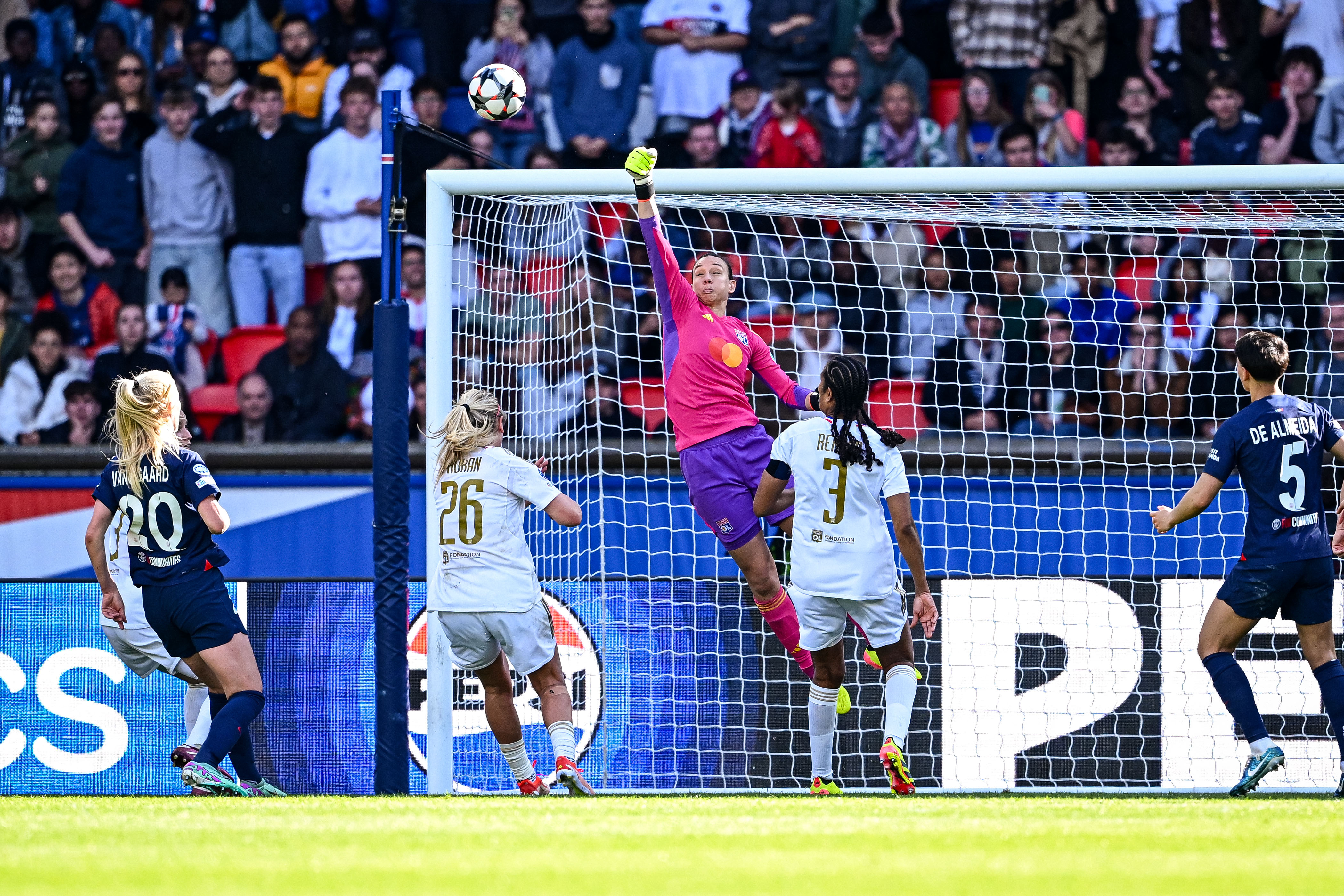 Christiane Endler disputará la final de la Champions League Femenina