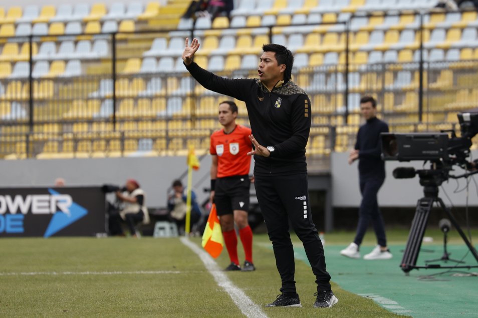 Cabral y Cabrera guiaron la victoria de Coquimbo sobre Everton en Sausalito