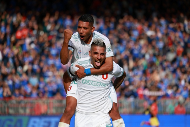 La U aplastó a Huachipato con suspensión del partido incluida