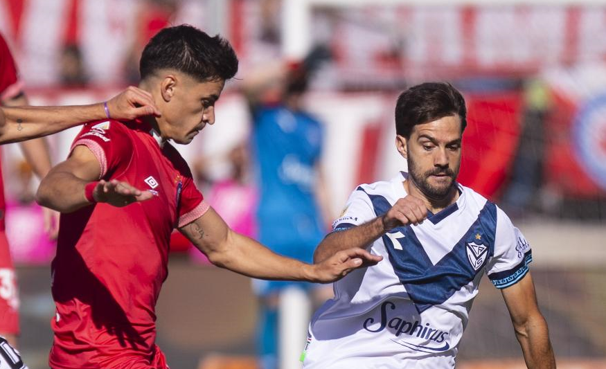 Exjugador de Colo Colo se llena de elogios en Argentina