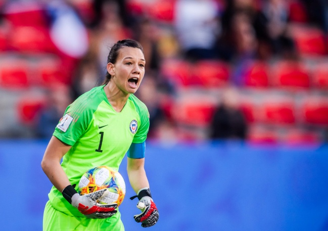 La seguidilla de episodios que hicieron renunciar a ‘Tiane’ Endler a la Roja