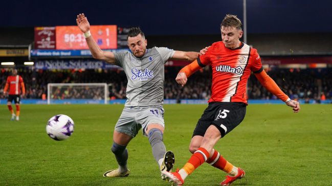[VIDEO] Luton y Everton animaron entretenido empate en duelo de necesitados en Premier
