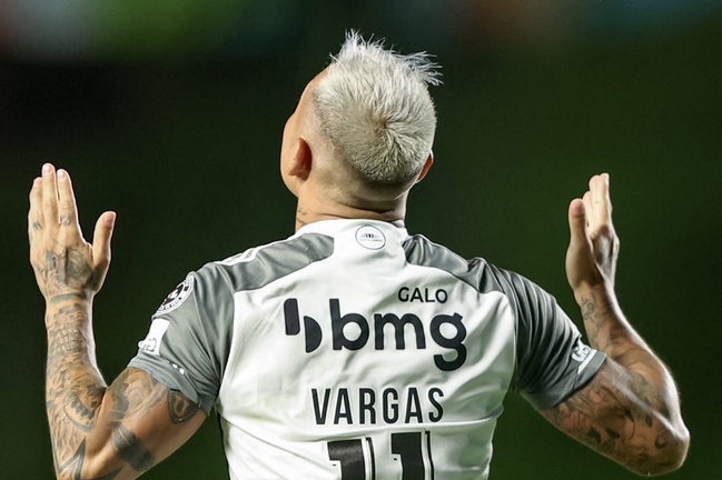 Eduardo Vargas se vistió de goleador ante el próximo rival de Colo Colo en la Libertadores
