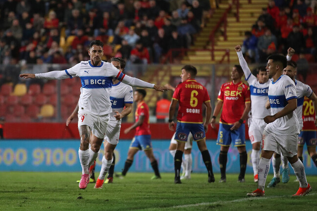 Universidad Católica aprovechó el hombre de más y se quedó con la victoria ante Unión Española