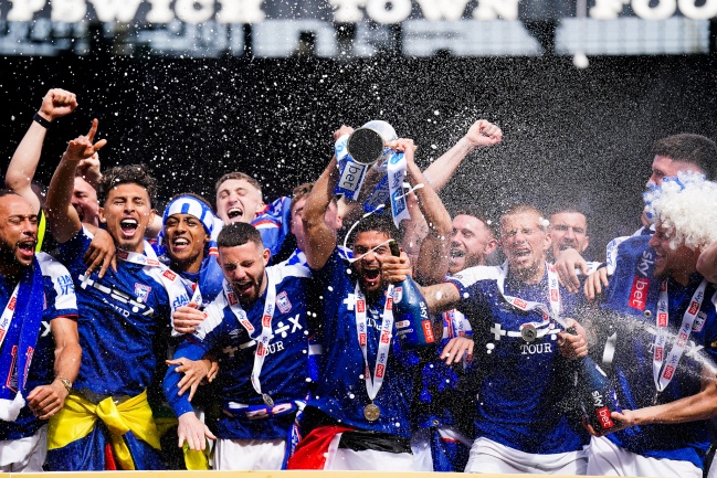 Ipswich Town regresa a la Premier League tras 22 años