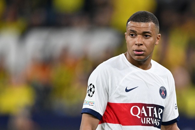 Presidente de Francia asegura que Mbappé quiere jugar en París 2024