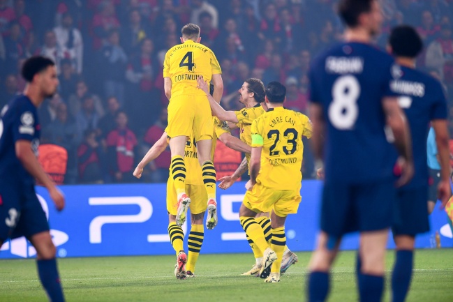Mats Hummels castigó a PSG y lideró a Borussia Dortmund a la gran final