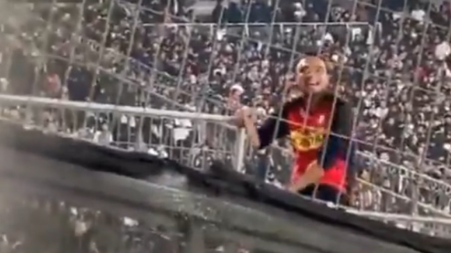 ¿Arriesga sanción Colo Colo? El grave gesto racista de un hincha en duelo con Fluminense