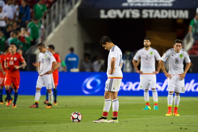 Claudio Bravo reveló el ruego de Chicharito Hernández en goleada a México en la Copa América de 2016