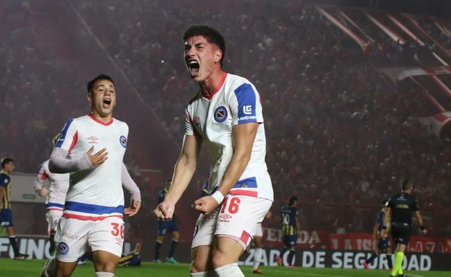 Argentinos Juniors y Rosario Central animaron un partidazo en el inicio del Campeonato trasandino