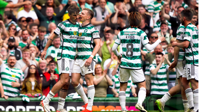 Celtic superó a Rangers y acaricia el título en Escocia