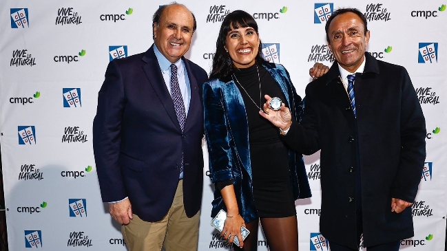 Universidad Católica realizó un homenaje a la nadadora Bárbara Hernández