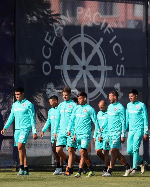 ¡Sin descanso y a pura sonrisa!: La U entrenó pensando en el choque ante la UC