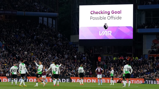 Los clubes de la Premier League estudian eliminar el VAR desde la próxima temporada
