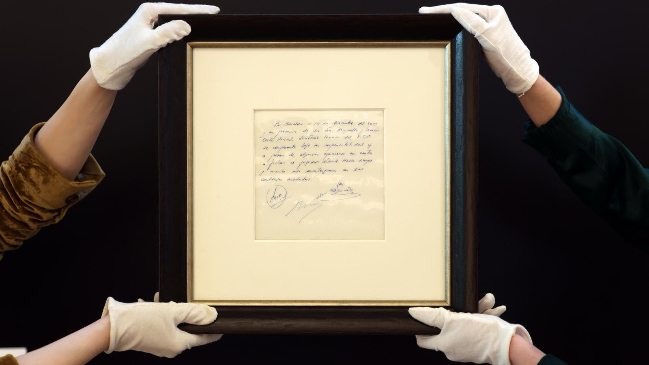 La millonaria cifra en que subastó la servilleta con el primer contrato de Messi