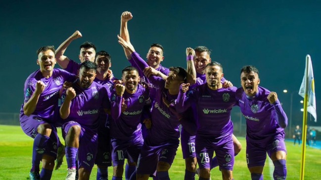 San Antonio Unido venció a Deportes Linares y terminó con ocho jugadores en cancha