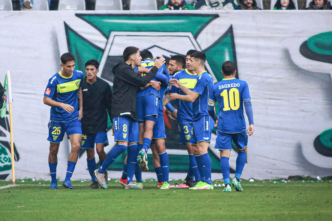 Barnechea y Deportes Santa Cruz ganaron en el Ascenso y se encumbran en la tabla