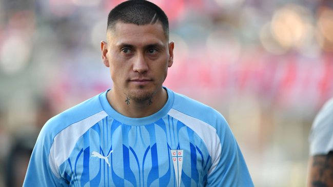 U. Católica lamentó los “gestos y expresiones” de Nicolás Castillo a hinchas de la U
