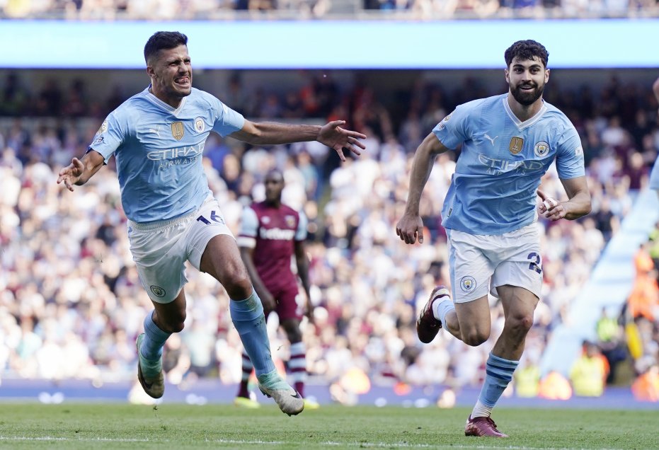 Así se vio la invasión de hinchas del City en el Estadio Etihad para festejar el título de la Premier
