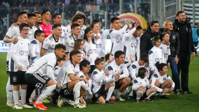 Jugadores de Colo Colo compartieron con niños de la escuela inclusiva Esperanza Alba