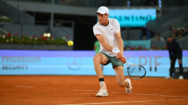 Jannik Sinner dejó atrás una lesión y comenzó a entrenar en Roland Garros