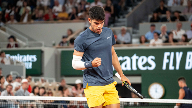 Carlos Alcaraz tuvo un debut sin mayores complicaciones en Roland Garros