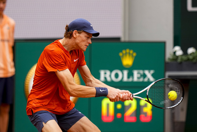 Jannik Sinner tuvo un triunfal estreno en Roland Garros