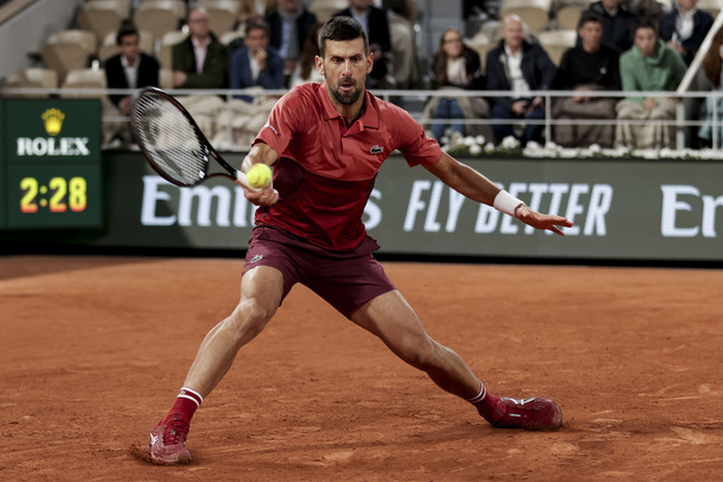 Novak Djokovic hizo valer su favoritismo en su estreno en Roland Garros