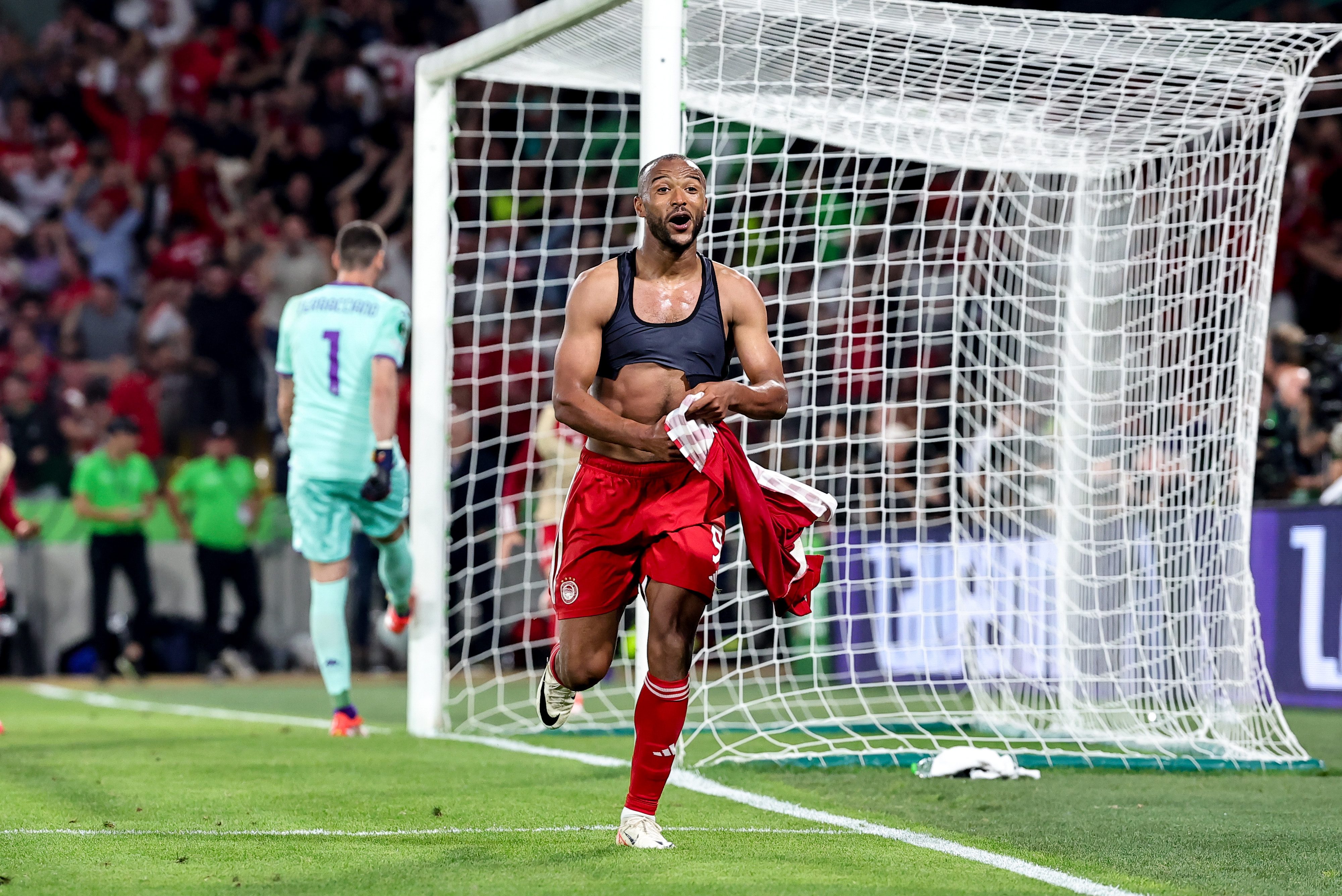 Revisa el agónico gol que le dio la UEFA Conference League a Olympiakos