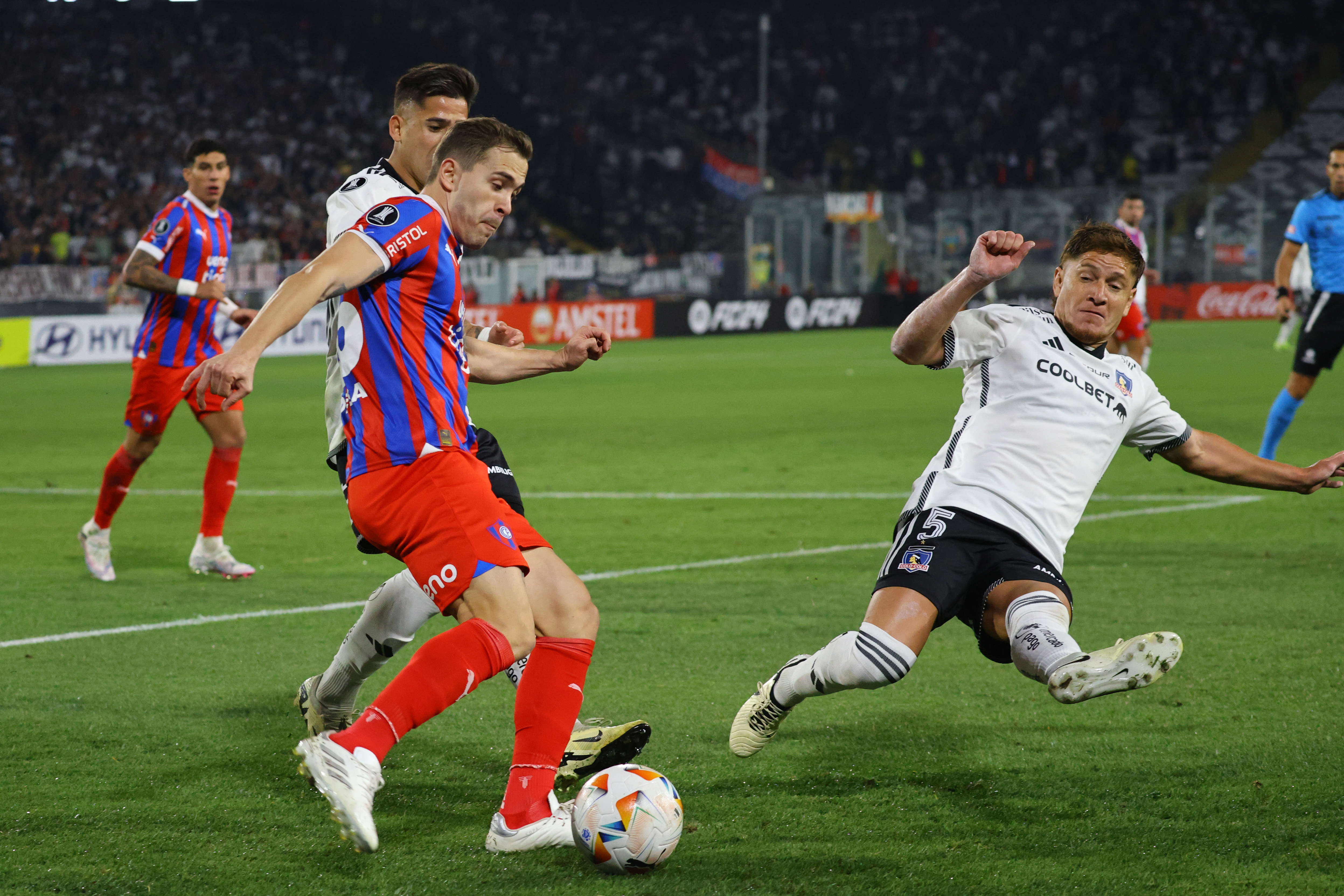 Colo Colo recibió la visita de Justo Villar en su hotel en Paraguay
