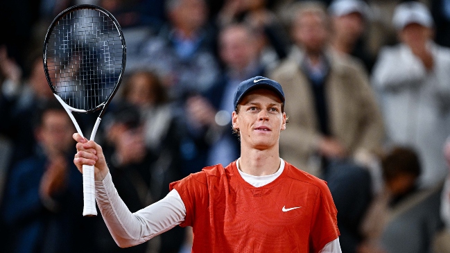 Jannik Sinner avanzó a paso firme a octavos en Roland Garros