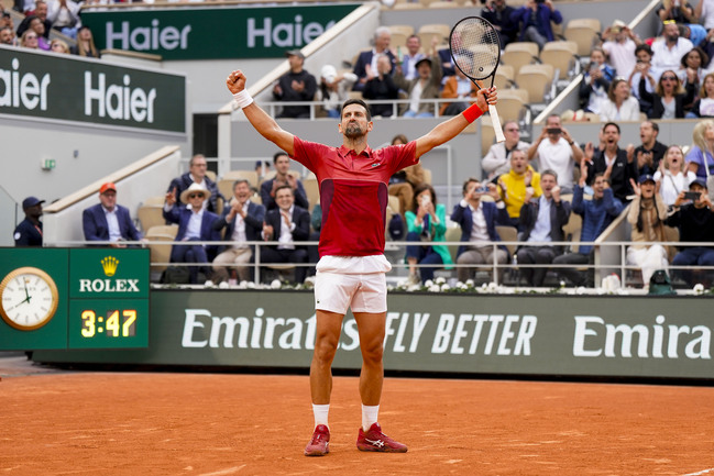 Novak Djokovic sorteó otro partido maratónico para seguir avanzando en Roland Garros