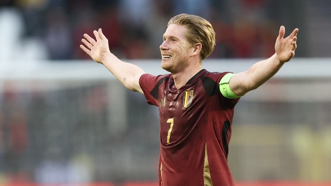 Kevin De Bruyne aprovechó un grosero error del portero rival para anotar en Bélgica