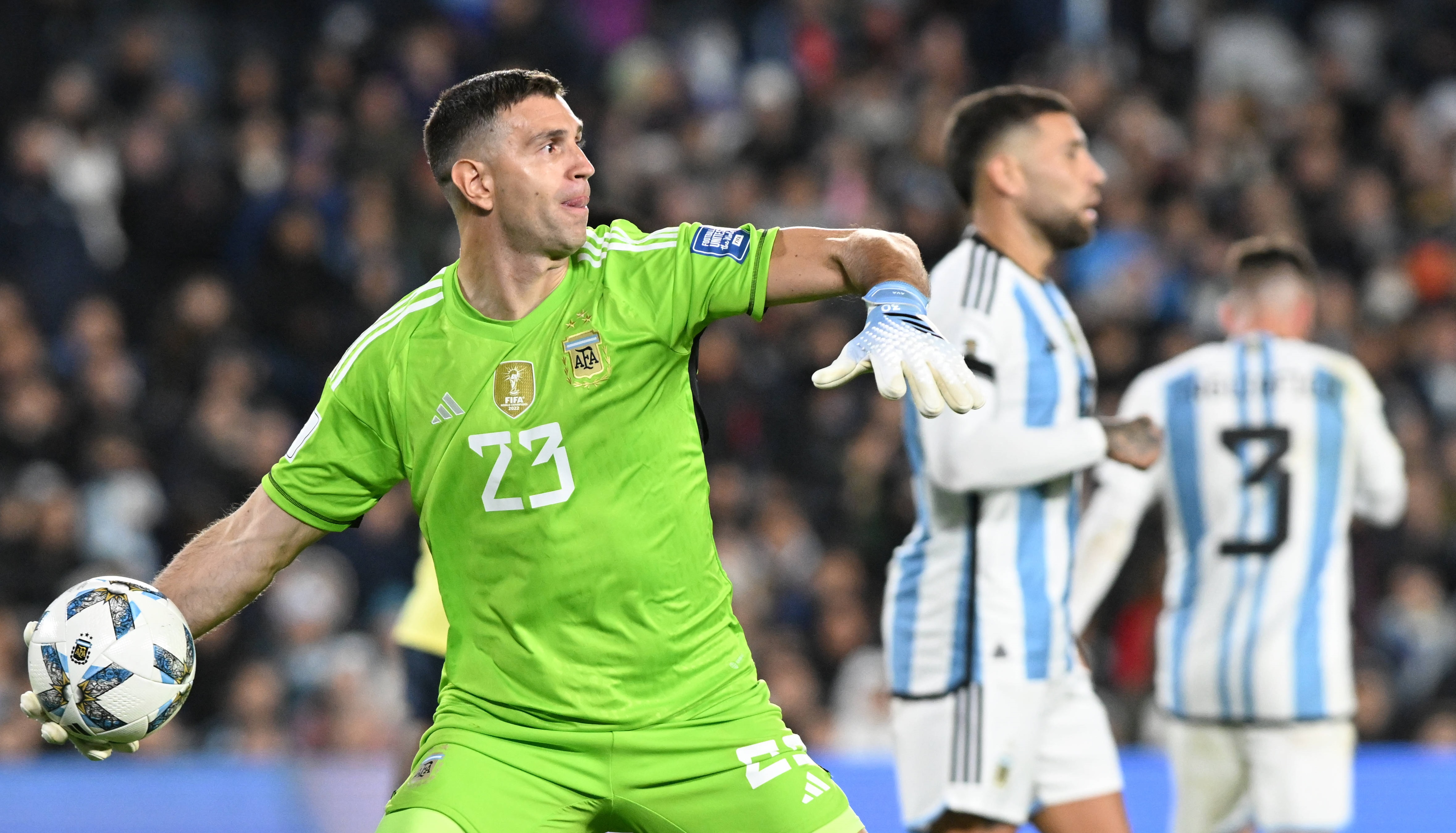 PARÍS 2024: Dibu Martínez está dispuesto a pelearse con Aston Villa si no le dan permiso para ir a los Juegos