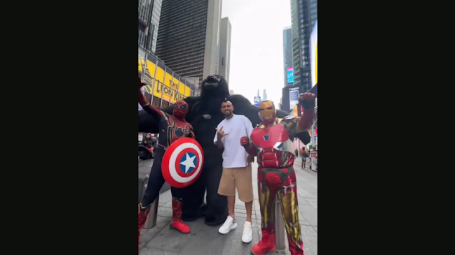 Arturo Vidal se entretuvo como un niño en medio de sus vacaciones en Nueva York