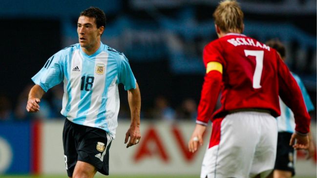 Exmundialista argentino llenó de flores a Marcelo Bielsa antes de la Copa América