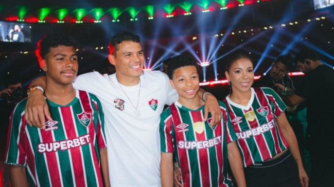 Thiago Silva llegó a Brasil explicando por qué su familia vivirá en Europa