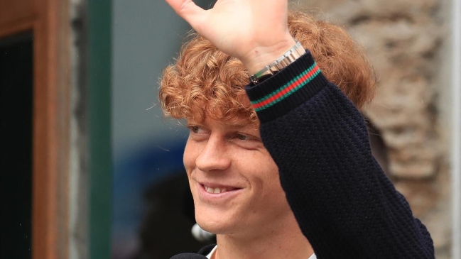 Como la gran estrella que es: Así recibieron en Italia al número uno del mundo Jannik Sinner