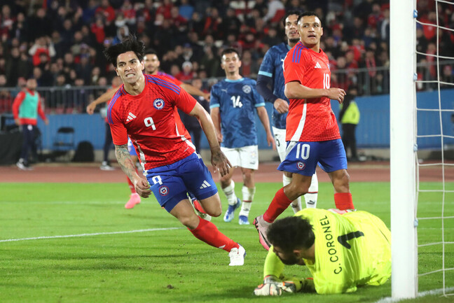 Víctor Dávila y su gran noche con Chile: “Hacer un gol en el Estadio Nacional es un sueño”