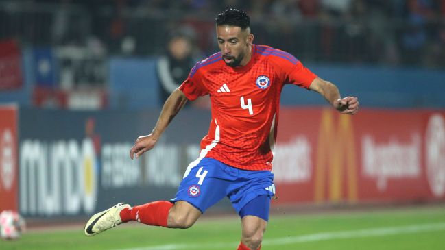 Mauricio Isla celebró su cumpleaños en pleno camarín de la Roja antes de Copa América
