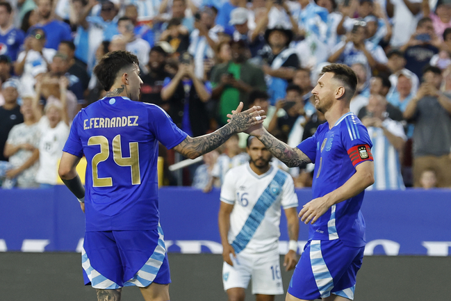 Argentina pese a los errores iniciales terminó a toda fiesta con Guatemala